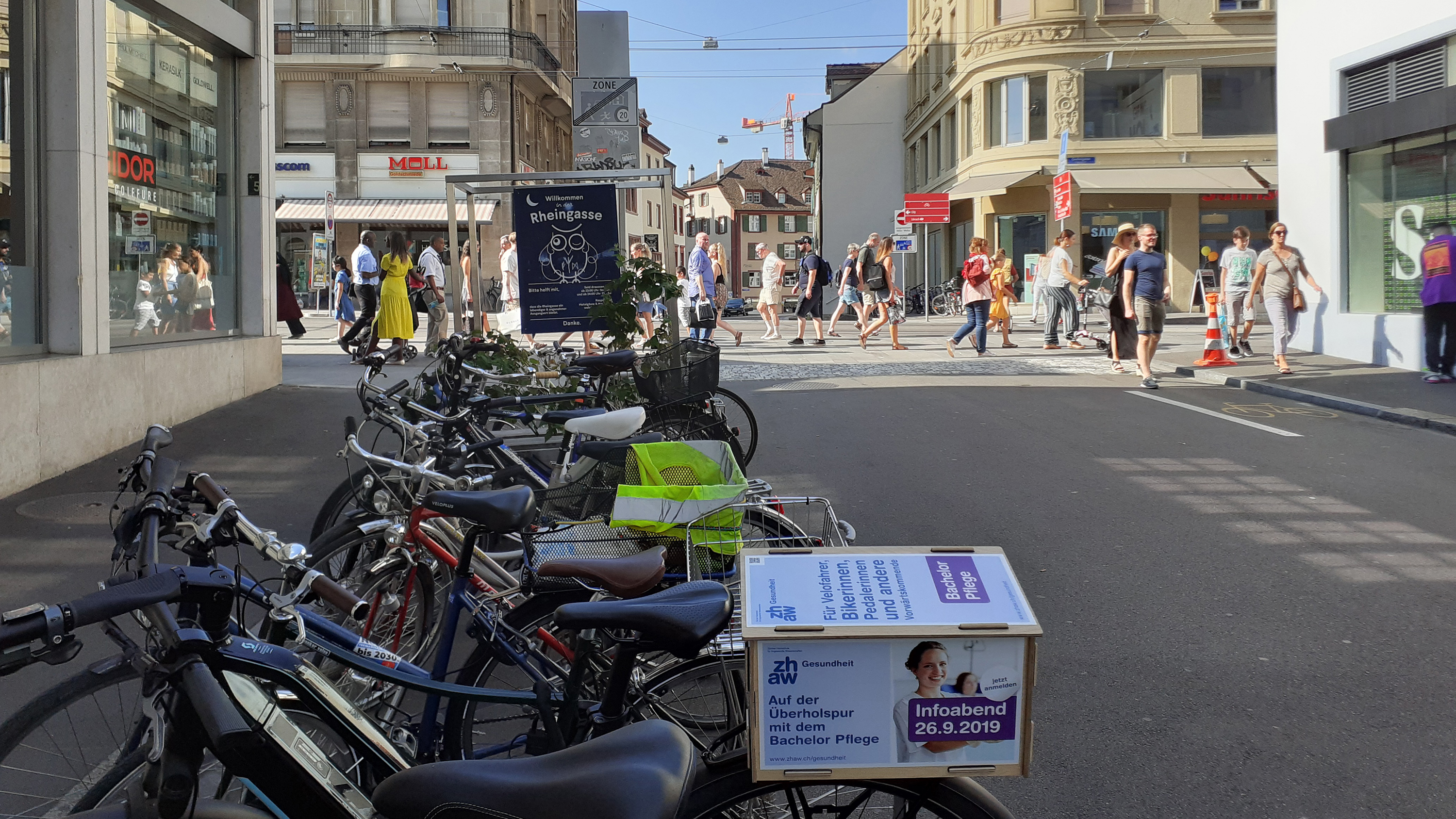 Velobox der ZHAW im Einsatz auf einem Gepäckträger